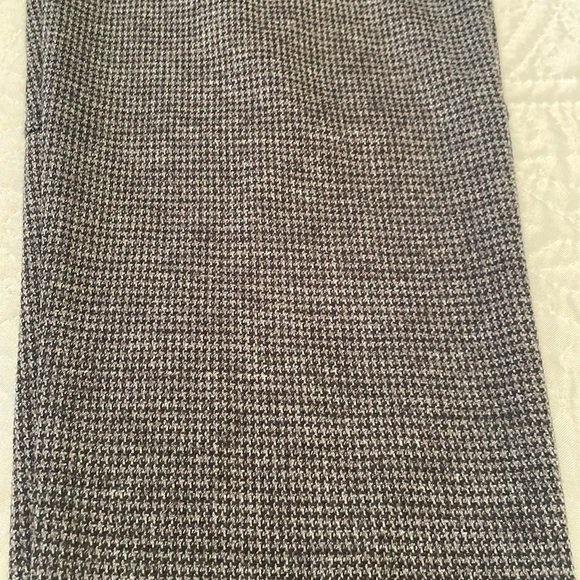 LC Lauren Conrad Houndstooth Pull-up Dress Pants in Excellent Condition - Picture 15 of 16